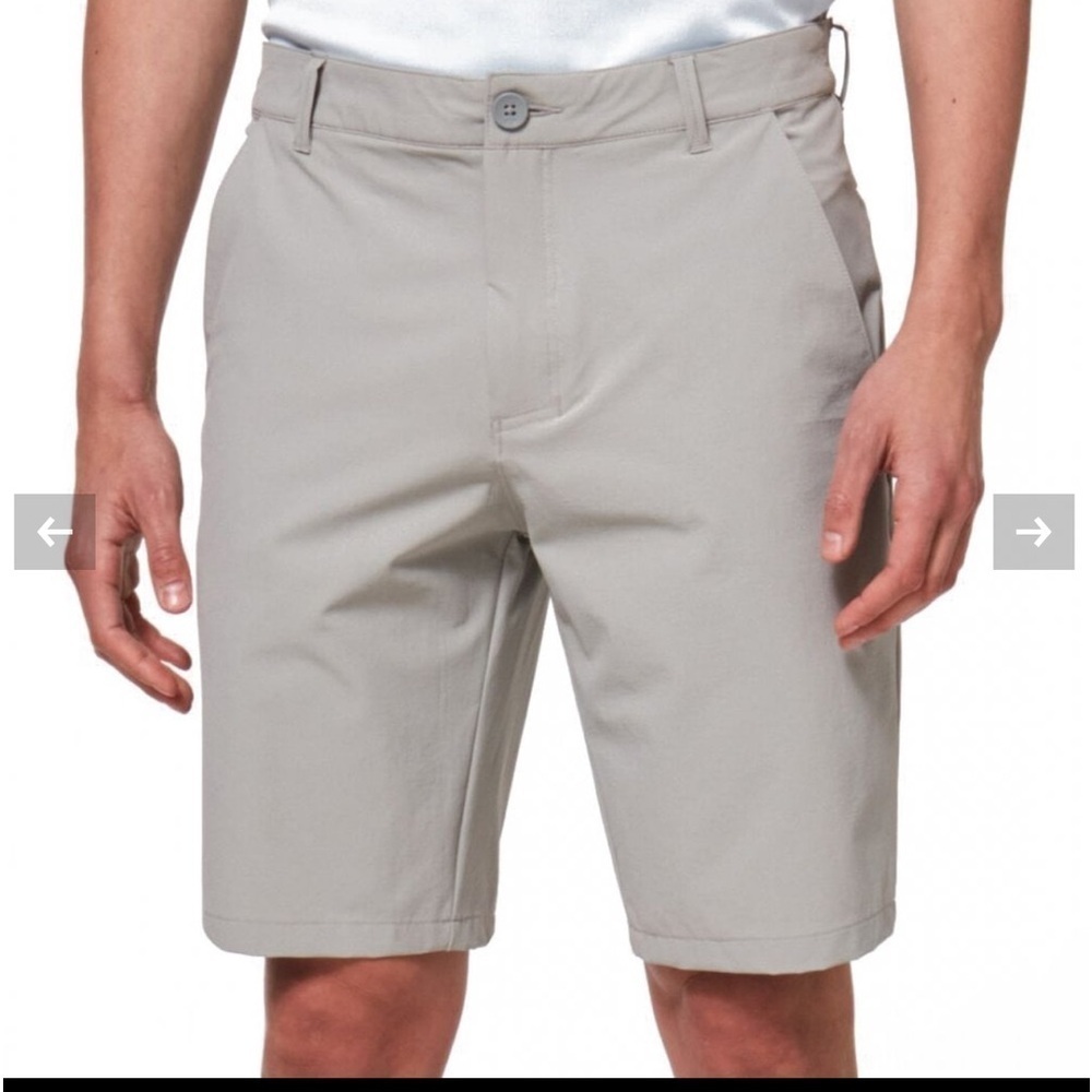 Oakley Men's Light Taupe Flat-Front Performance Shorts